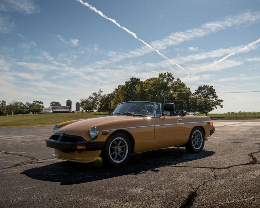  MGB Roadster 5-Speed 1977 года  (фото 7 из 72)